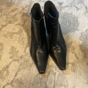 Donald J Pliner black leather heel boots